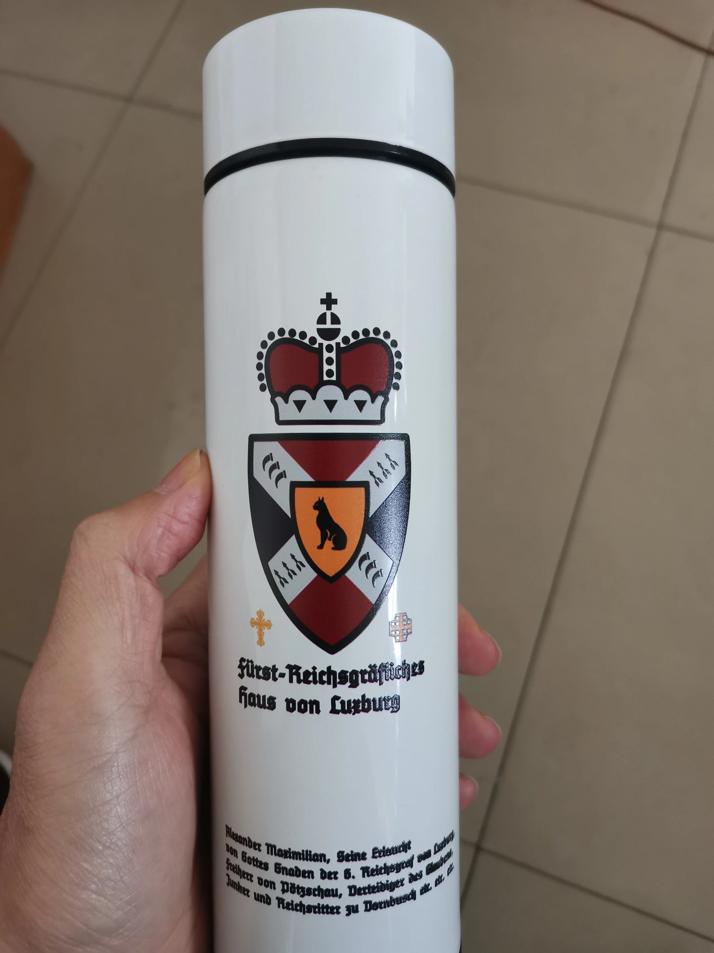 Smart vacuum insulated water bottle with temperature display and stainless steel body